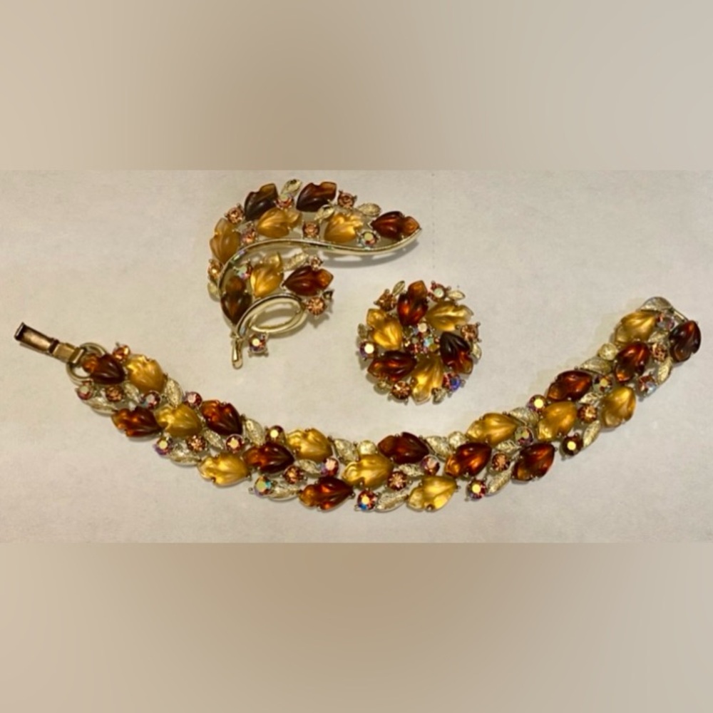 LISNER Signed Molded Jelly Lucite Brooch & Bracelet Designer Set - Vintage.